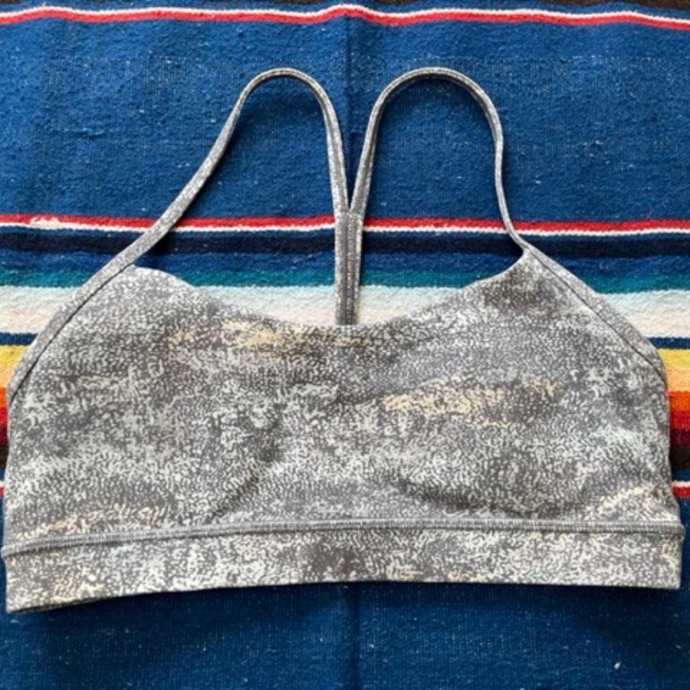 🧘‍♀️ Lululemon Sports Bra Size 10 Light Blue / Grey Print 🧘‍♀️